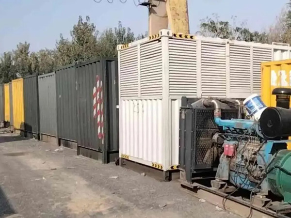 柳河200KW柴油发电机机组每小时油耗是多少？